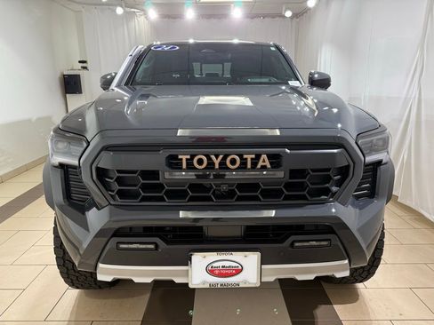 Used 2024 Toyota Tacoma Trailhunter image 8