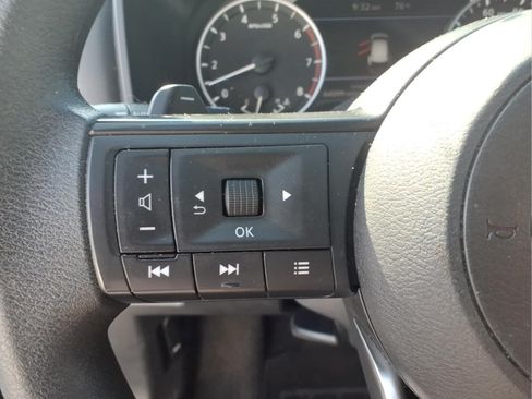 Used 2024 Nissan Rogue S FWD image 15