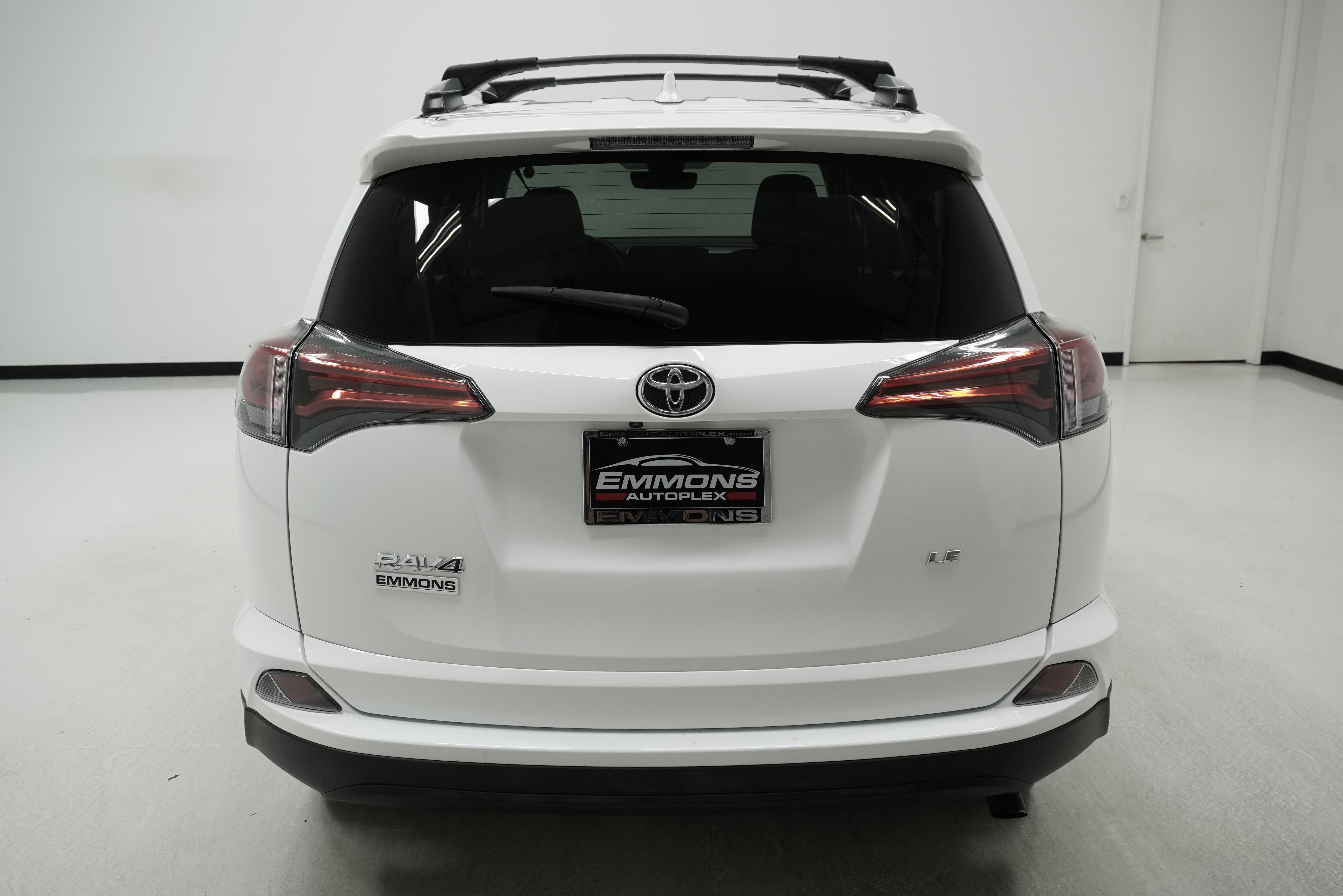 Used 2017 Toyota RAV4 LE FWD image 5
