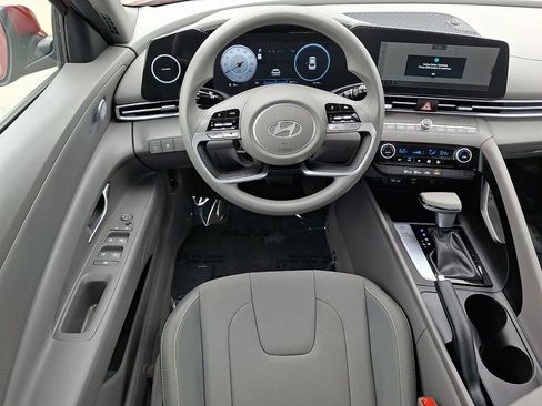 Used 2024 Hyundai Elantra SEL FWD image 11