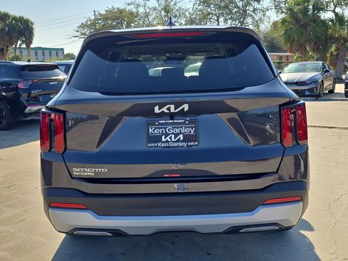 New 2026 Kia Sorento LX FWD image 7