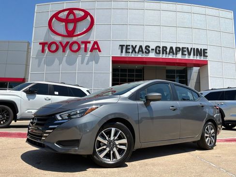 Used 2025 Nissan Versa SV FWD image 2