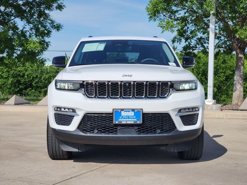Used 2023 Jeep Grand Cherokee Limited w/ Luxury Tech Group II AWD/4WD image 2