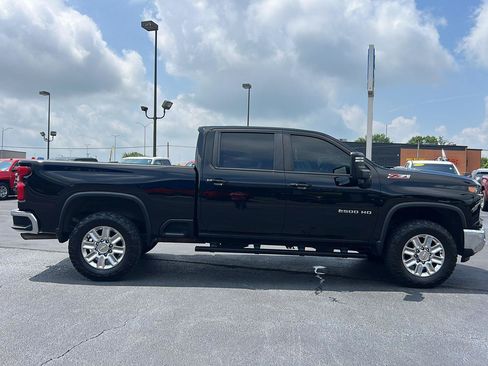 Used 2024 Chevrolet Silverado 2500 LT AWD/4WD image 9