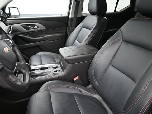 Used 2020 Chevrolet Traverse LT w/ Driver Confidence II Package image 11