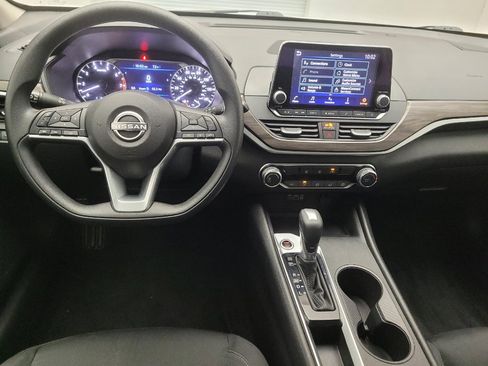 Used 2025 Nissan Altima 2.5 SV FWD image 22