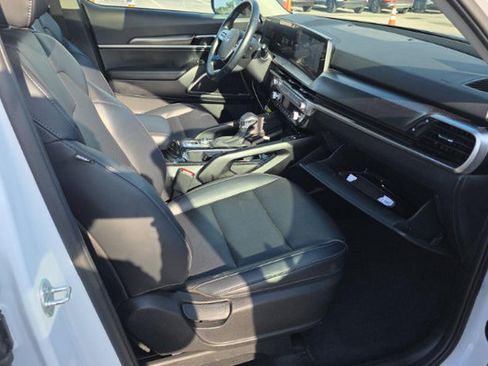 Used 2025 Kia Telluride S FWD image 13