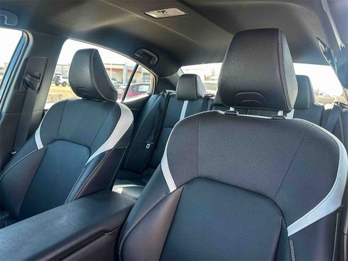 Used 2025 Toyota Camry SE image 14