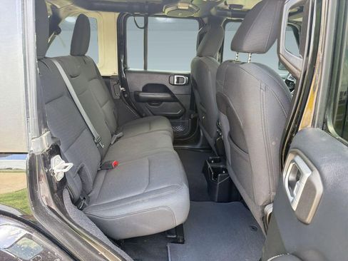 Used 2019 Jeep Wrangler Unlimited Sahara AWD/4WD image 28