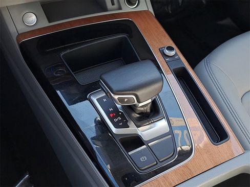 Used 2022 Audi Q5 2.0T Premium w/ Convenience Package image 15