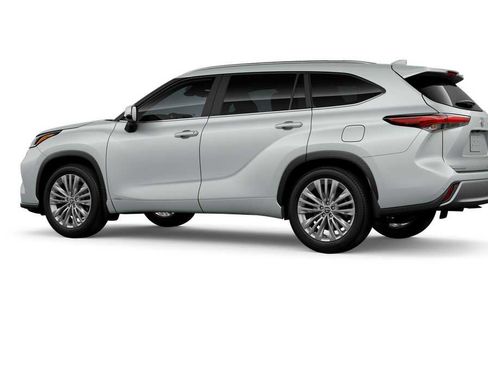 New 2026 Toyota Highlander Platinum image 5