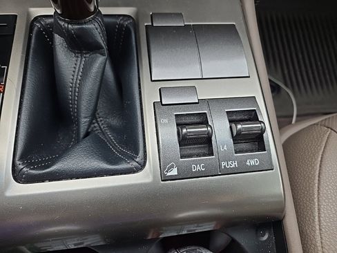 Used 2018 Lexus GX 460 image 21