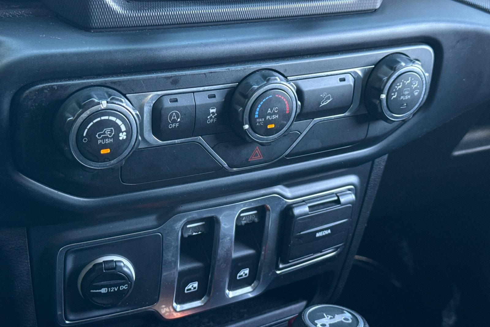 Used 2019 Jeep Wrangler Sport AWD/4WD image 17