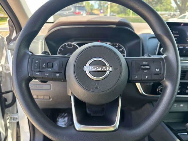 Used 2023 Nissan Rogue S AWD/4WD image 27