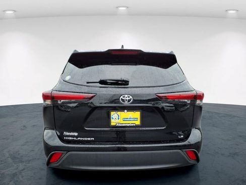 Used 2024 Toyota Highlander LE FWD image 10