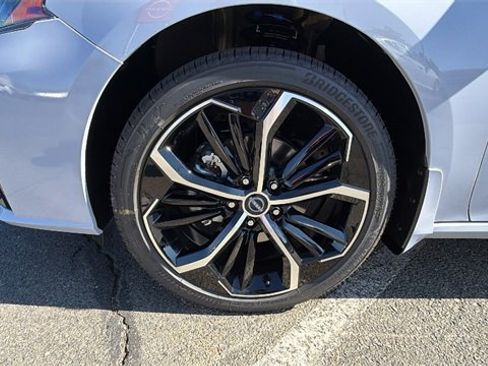 New 2025 Nissan Altima 2.5 SR image 10