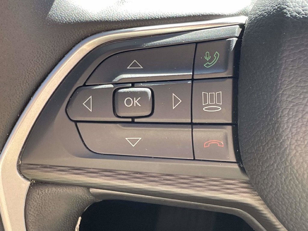 Certified 2024 Jeep Grand Cherokee Altitude RWD image 29