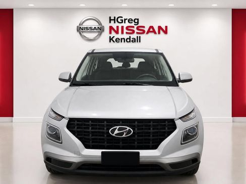 Used 2023 Hyundai Venue SE FWD image 5