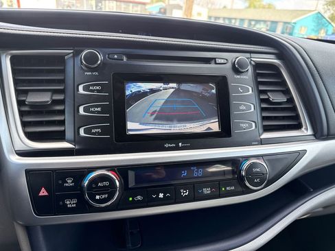 Used 2015 Toyota Highlander Plus AWD/4WD image 19
