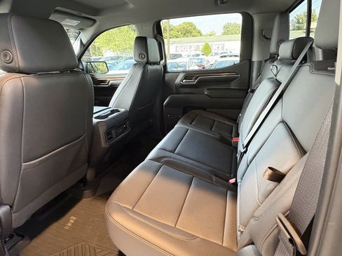 Used 2024 Chevrolet Silverado 1500 LT Trail Boss w/ LT Trail Boss Premium Package AWD/4WD image 28