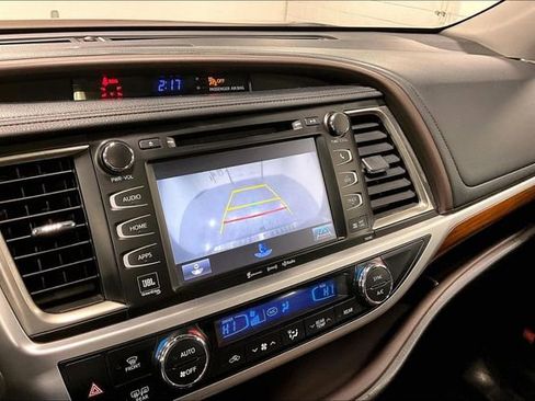 Used 2017 Toyota Highlander Limited Platinum AWD/4WD image 16