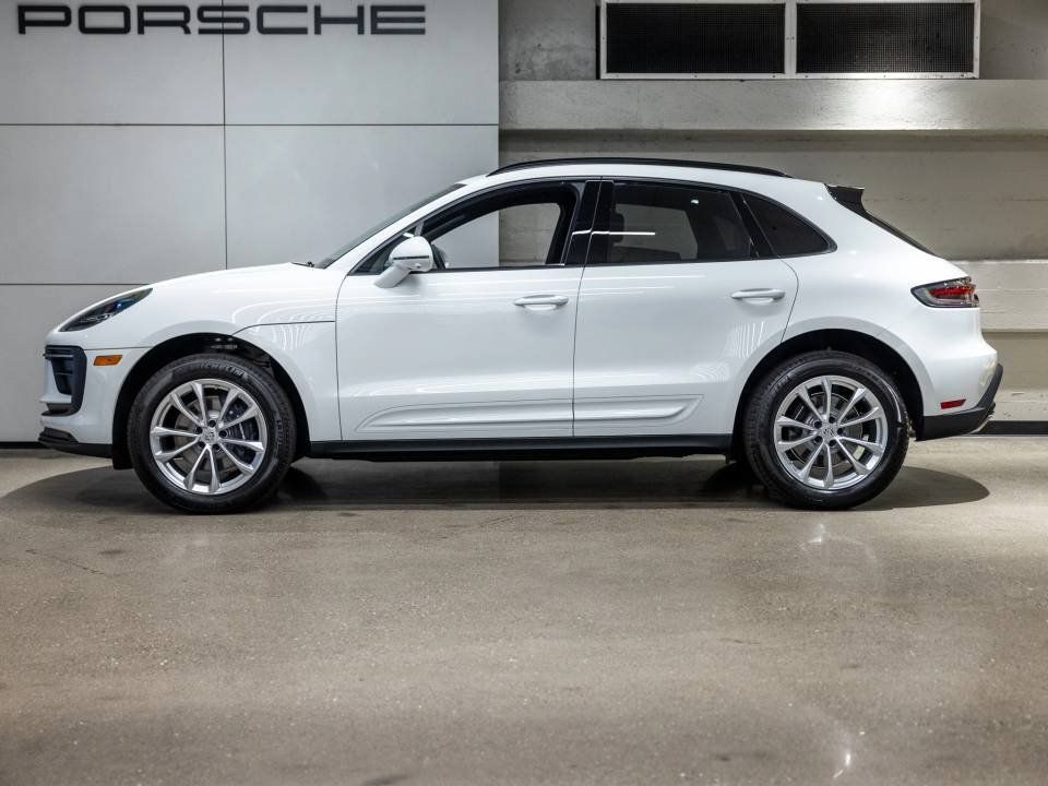 Certified 2026 Porsche Macan AWD/4WD image 2