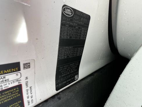 Used 2023 Land Rover Discovery S image 52