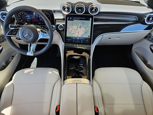 Used 2025 Mercedes-Benz GLC 300 image 26