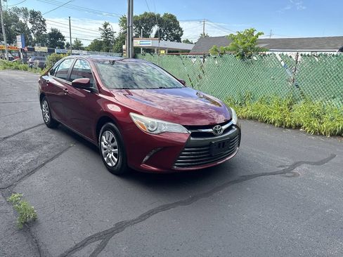 Used 2016 Toyota Camry LE FWD image 19
