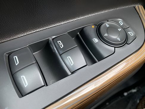 Used 2023 GMC Acadia SLE w/ Driver Convenience Package image 20