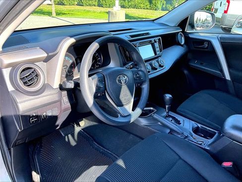 Used 2017 Toyota RAV4 LE w/ Carpet Mat Package AWD/4WD image 8