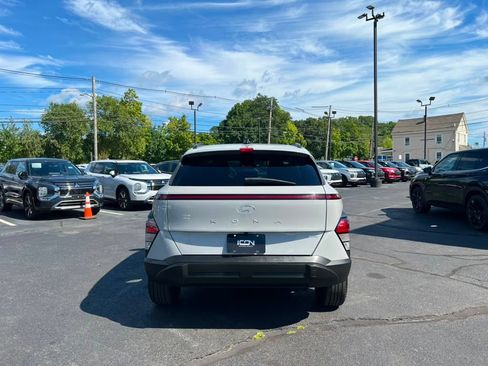 Used 2025 Hyundai Kona SEL AWD/4WD image 4
