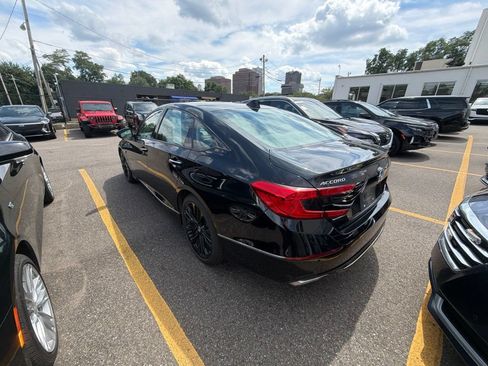Used 2020 Honda Accord Touring image 8