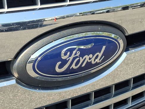 Used 2018 Ford F150 XLT w/ Equipment Group 302A Luxury AWD/4WD image 14