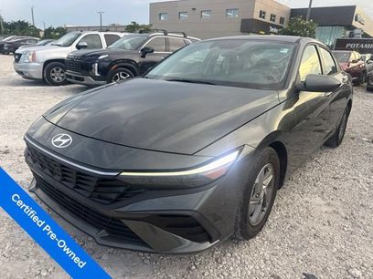 Used 2025 Hyundai Elantra SE