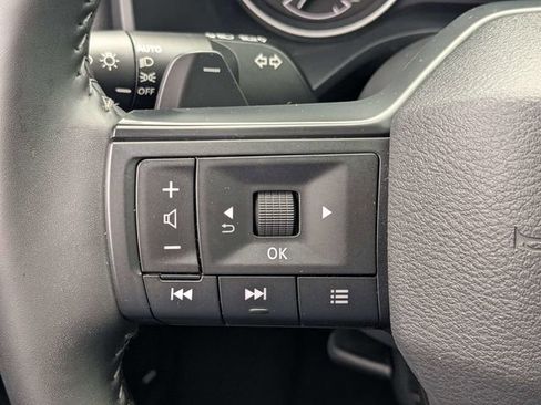 Used 2025 Nissan Rogue SV FWD image 24