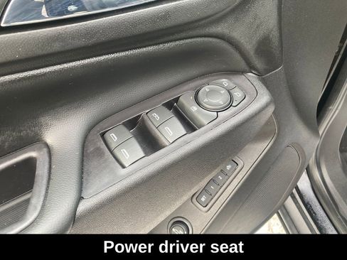 Used 2018 Chevrolet Equinox Premier image 14