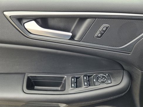 Used 2024 Ford Edge SE image 18