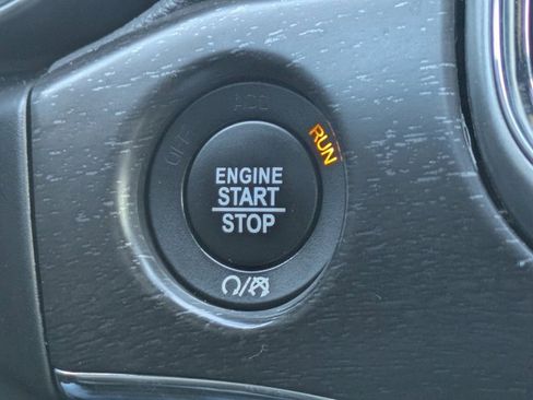 Used 2018 Jeep Grand Cherokee Limited image 25