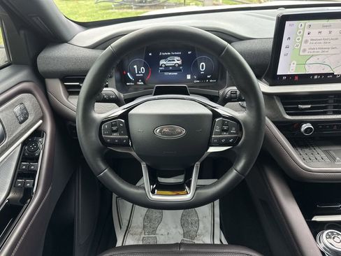 Used 2025 Ford Explorer Platinum w/ Ultimate Package image 14