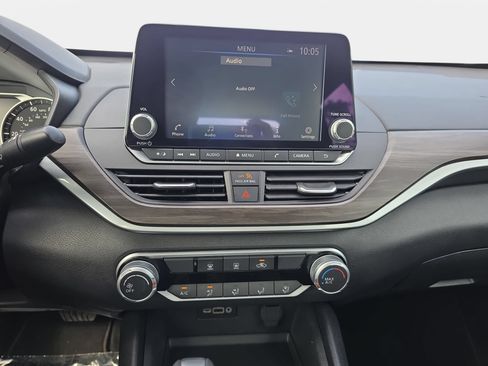 Used 2025 Nissan Altima 2.5 SV AWD/4WD image 19