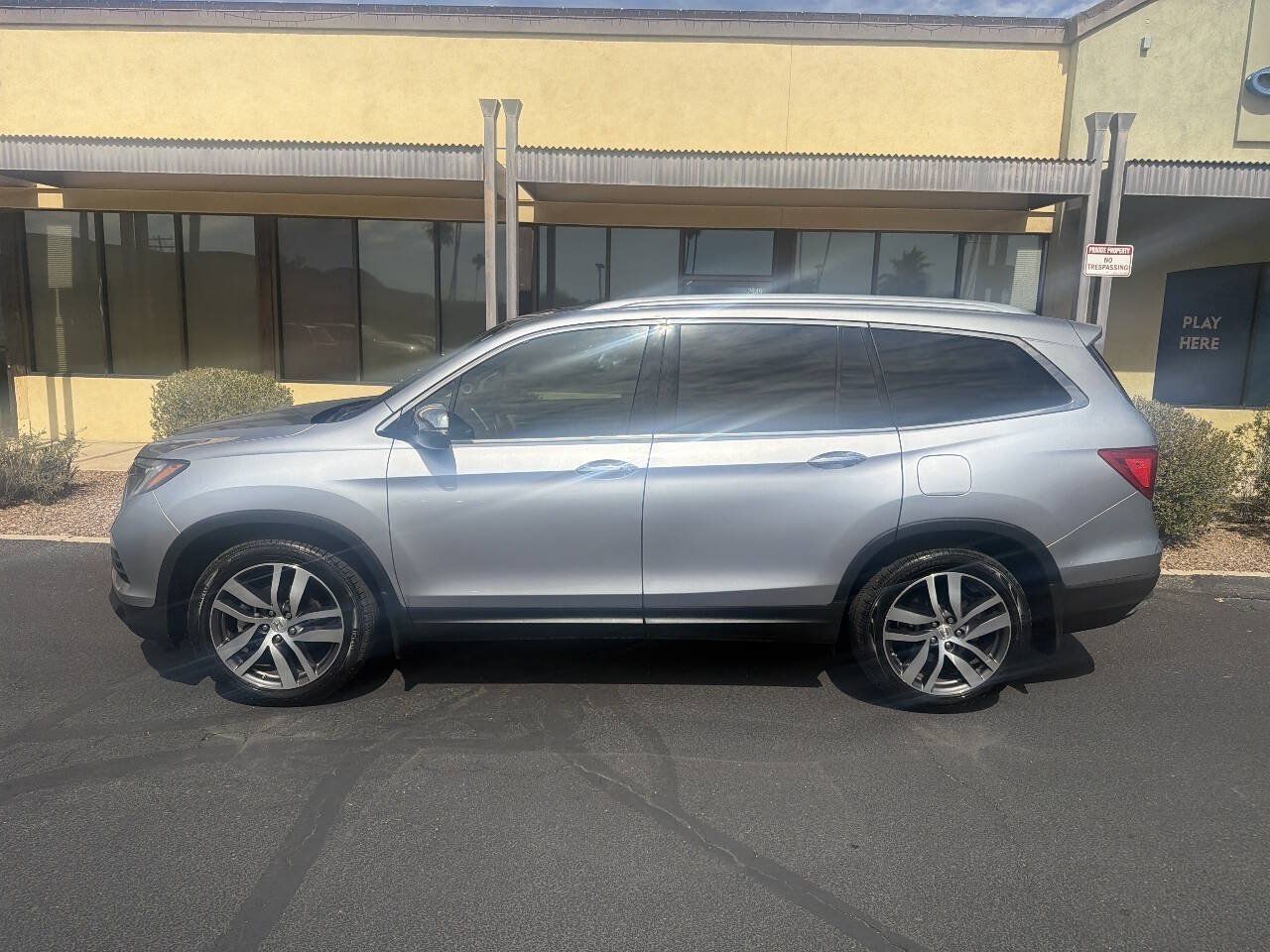 Used 2017 Honda Pilot Touring image 4