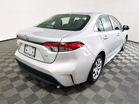 Used 2025 Toyota Corolla LE FWD image 3