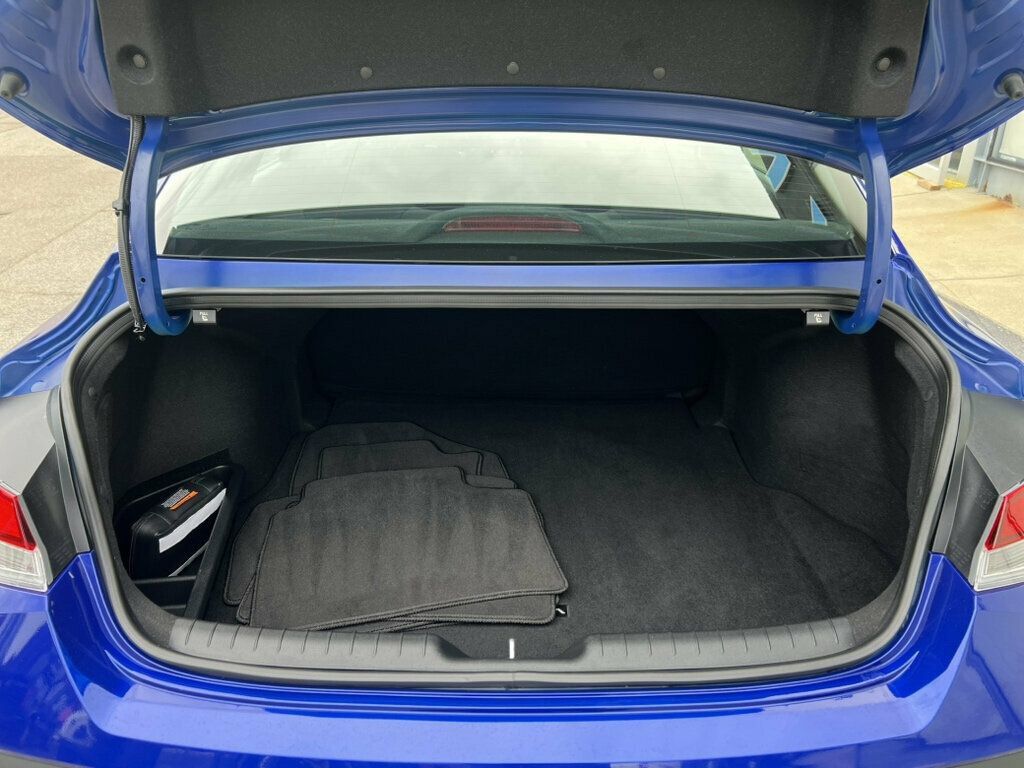 Used 2026 Hyundai Elantra Sport w/ Cargo Package FWD image 8
