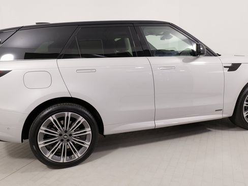 Used 2025 Land Rover Range Rover Sport Autobiography image 10