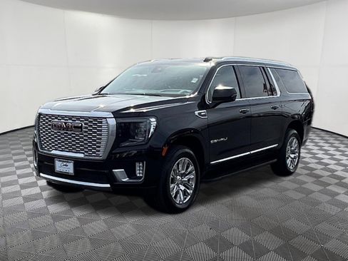 Used 2024 GMC Yukon XL Denali AWD/4WD image 3