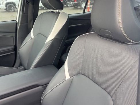 Used 2025 Toyota Camry SE image 11