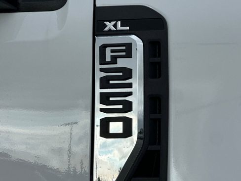 New 2026 Ford F250 XL w/ XL Chrome Package image 22