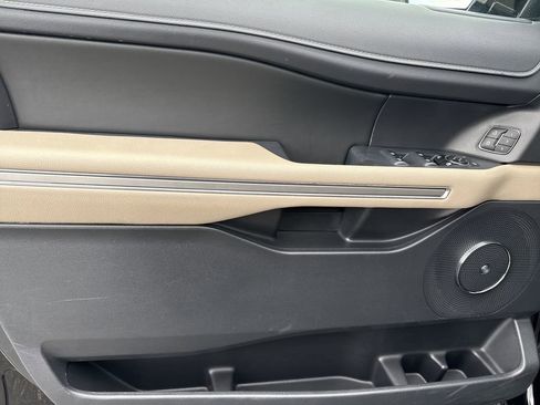 Used 2024 Ford Expedition Limited image 10