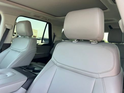 Certified 2025 Ford Expedition Active AWD/4WD image 14